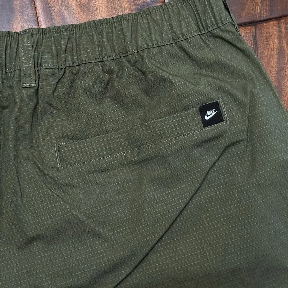 Nike Sportswear Club Woven Olive Cargo Pants